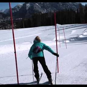 Embedded thumbnail for Terrain de jeu à ski